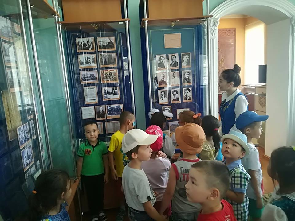 Дети в музее