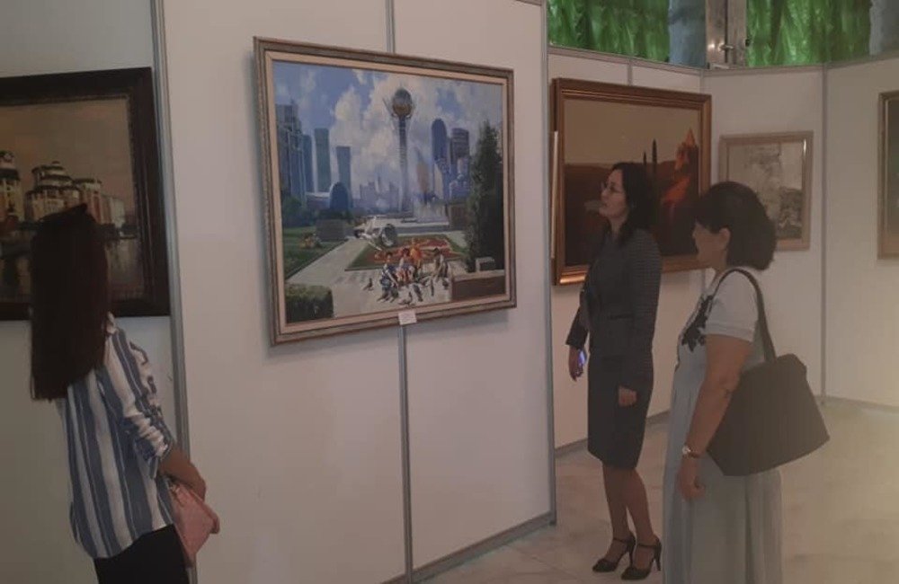 В Кызылорде открылась выставка казахстанских художников