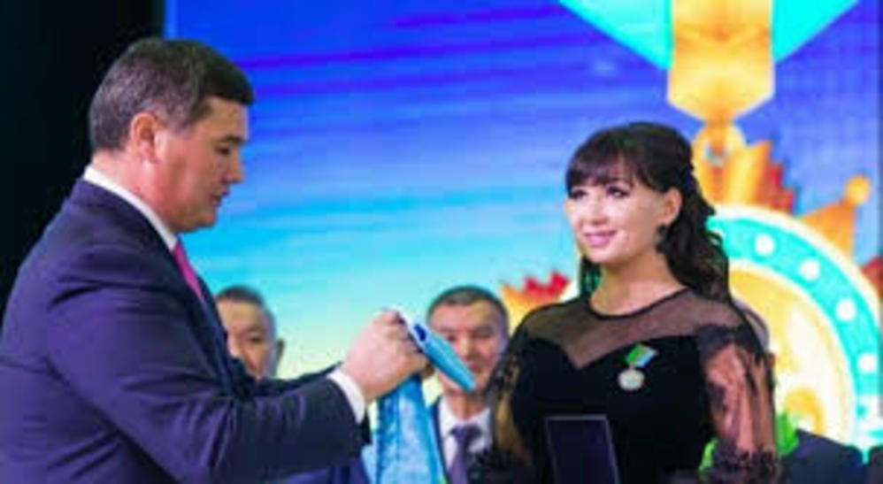 Казахстанская певица Мадина Садвакасова стала почетным гражданином Кызылорды