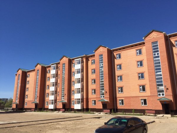 Депутаты Мажилиса ознакомились с ходом строительства жилья для многодетных в Кызылорде