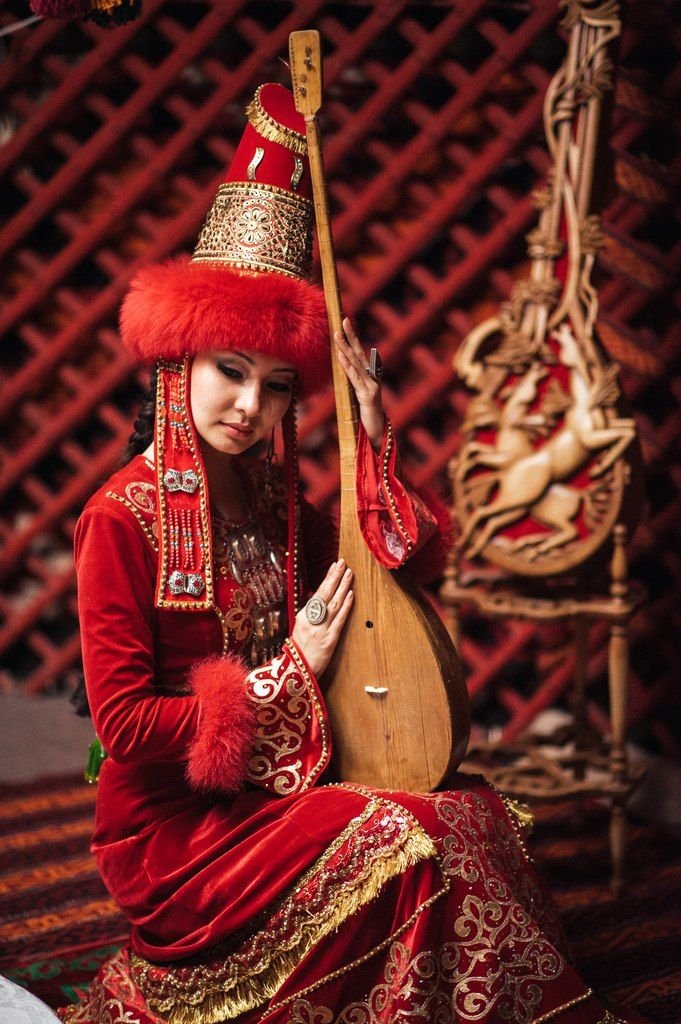 Женские головные уборы Центральной Азии – от рождения до старости