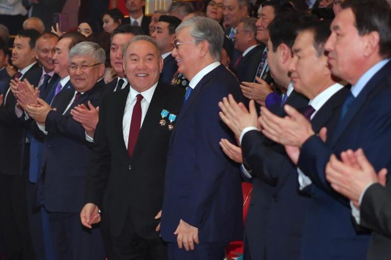 Президент Казахстана и Елбасы посетили концерт по случаю Дня Независимости
