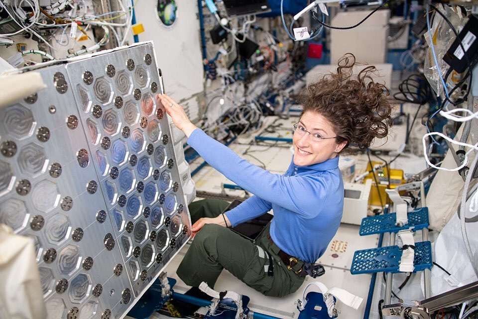 Астронавт Кристина Кук побила рекорд по длительности космического полёта