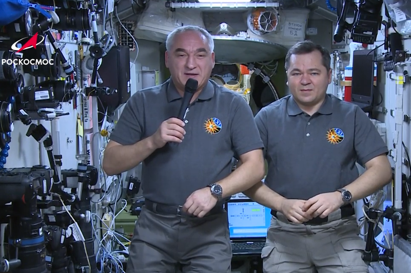 Космонавты с борта МКС поздравили землян с Новым годом