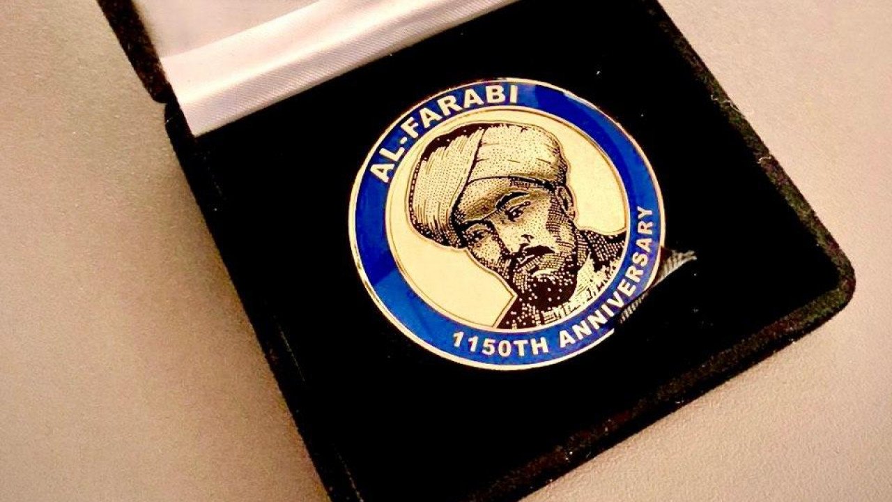 Монеты и марки с изображением аль-Фараби и Абая выпустили в США