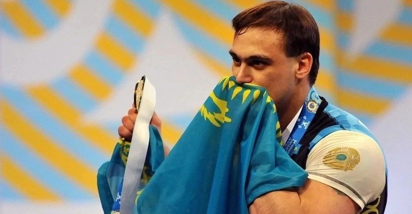 Тяжелоатлет Илья Ильин присоединился к популярному флешмобу