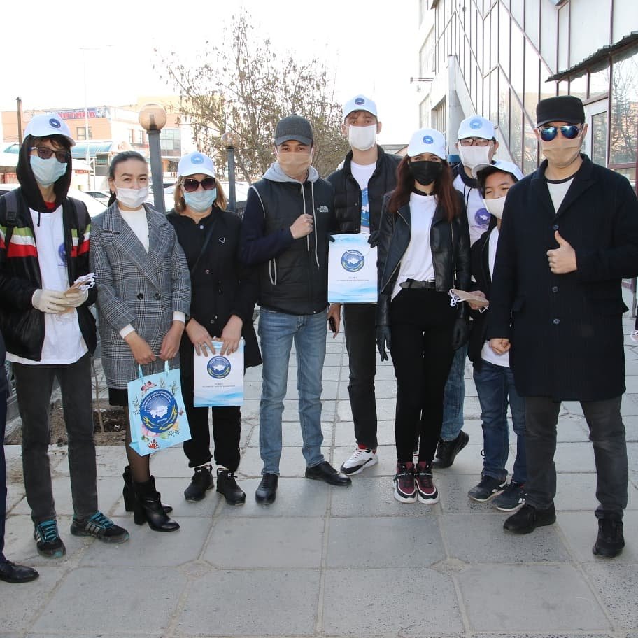 Волонтеры АНК раздали маски