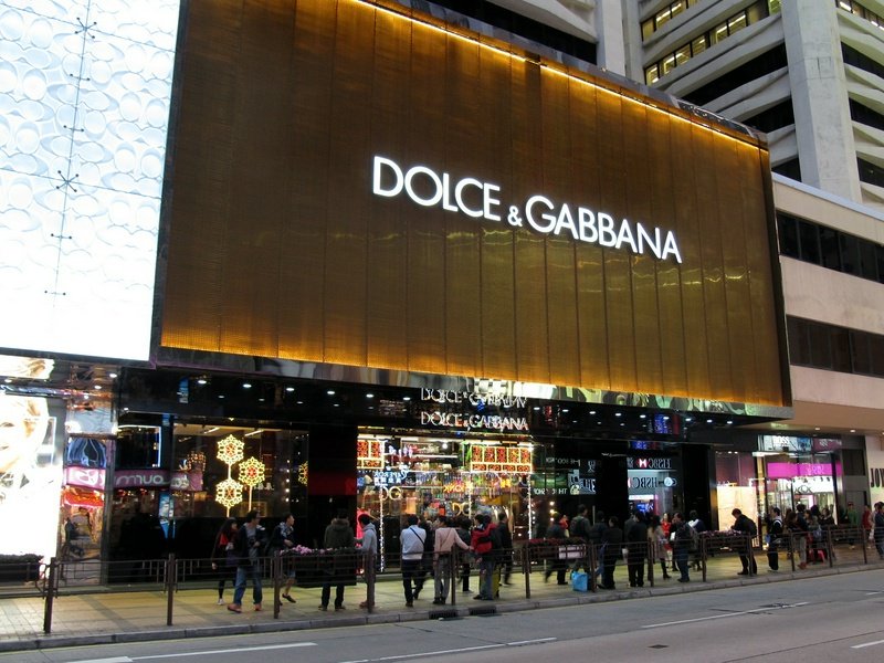 Dolce & Gabbanа часть прибыли от продажи брендовой сумки направит на борьбу с COVID-19