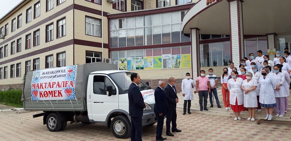 Медработники Жанакорганского района отправили гуманитарную помощь в Мактааральский район