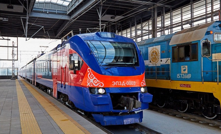 Курсирование некоторых поездов временно отменили в Казахстане