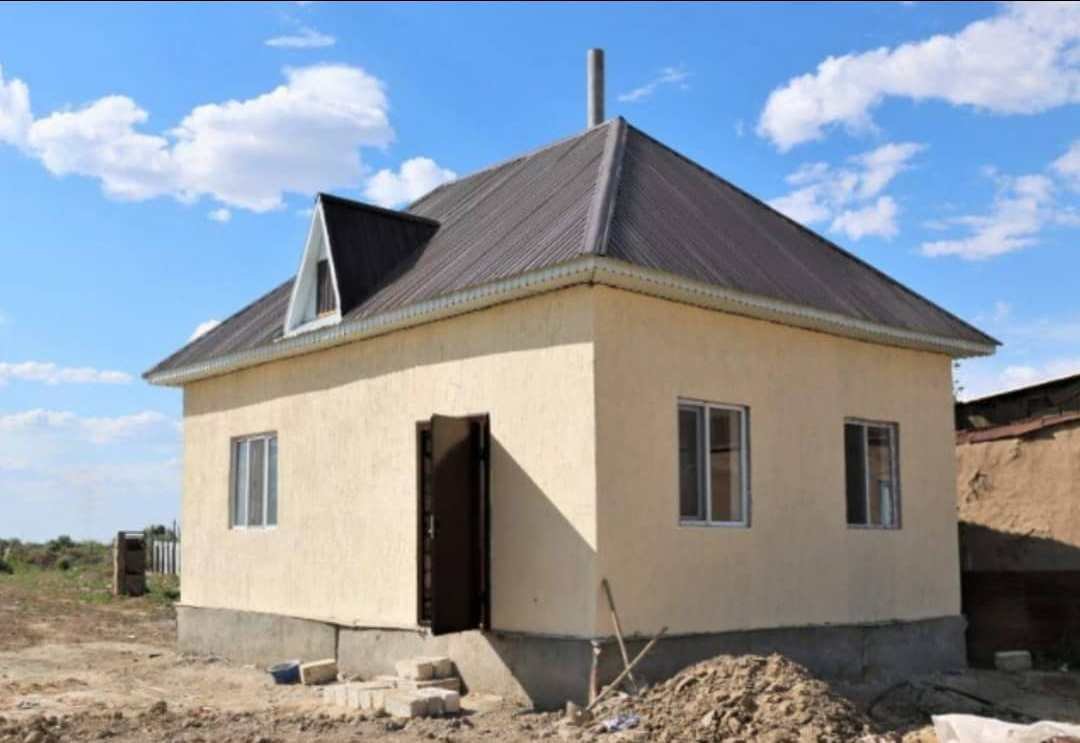 Волонтеры построили дом для многодетной семьи