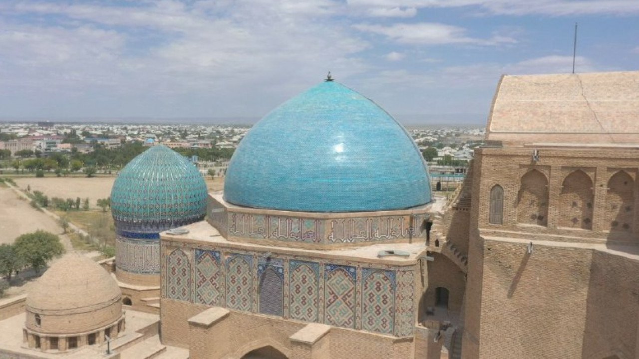 Легендарный мавзолей Яссауи получил обновленный купол