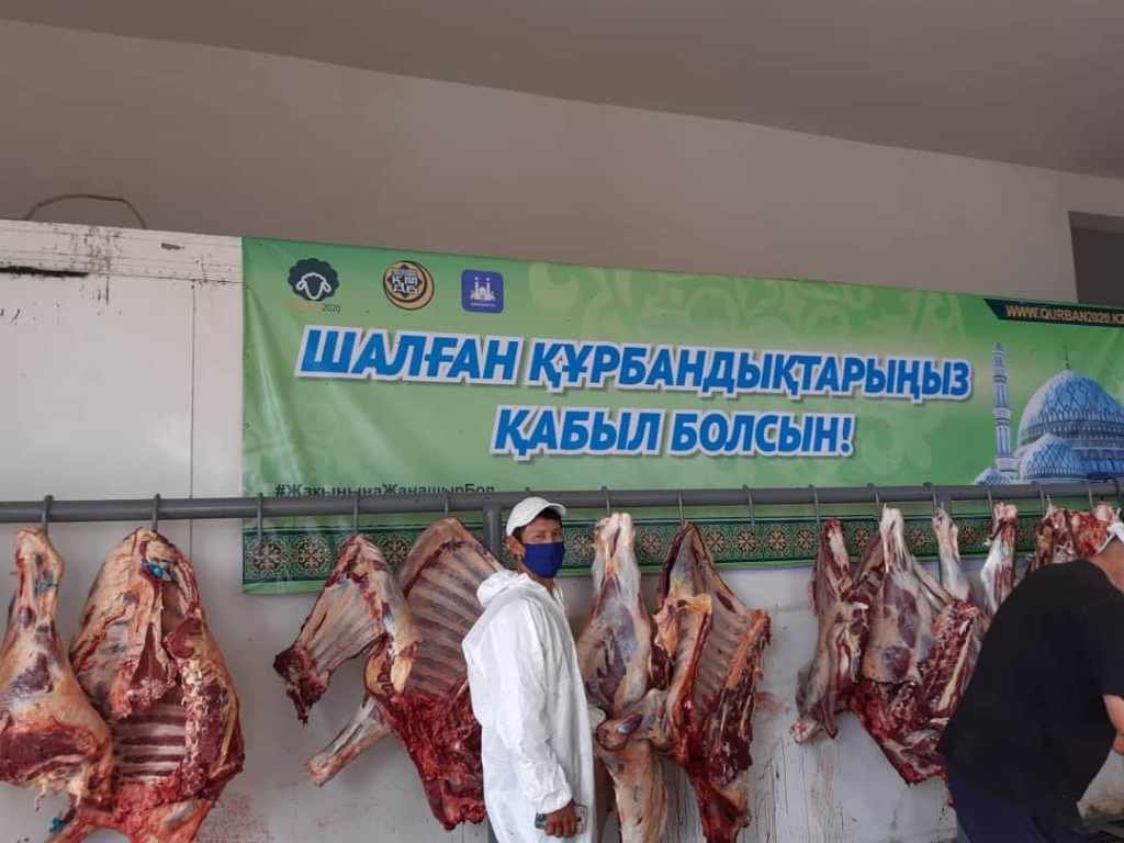 В честь праздника Курбан айт в области раздали мясо жертвенных животных
