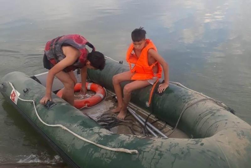 Спасли подростков на острове посреди Сырдарьи