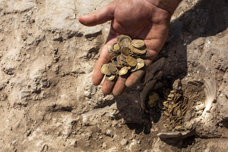 Древние золотые монеты нашли в Израиле