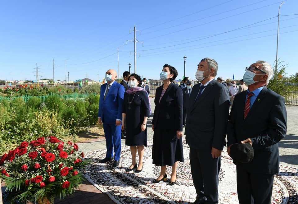 Состоялась церемония открытия бюста Узакбая Караманова