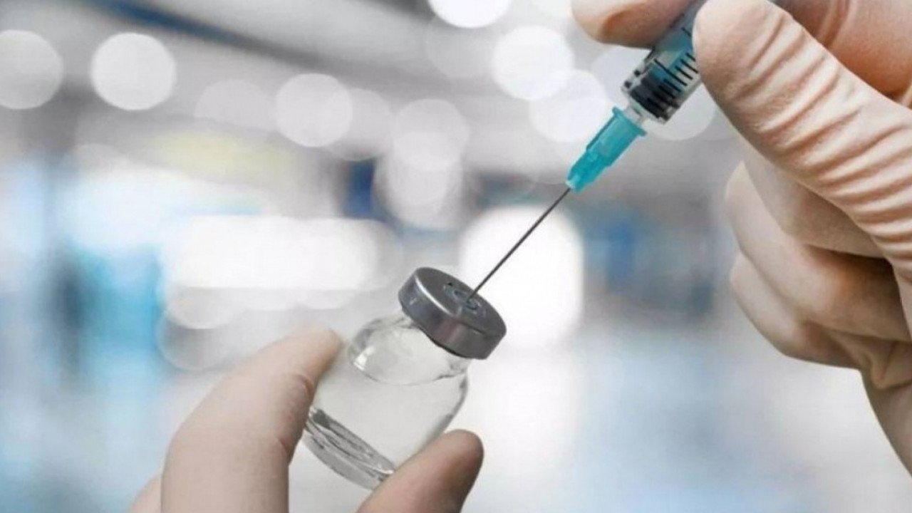 Более 600 человек хотят испытать на себе казахстанскую вакцину от КВИ