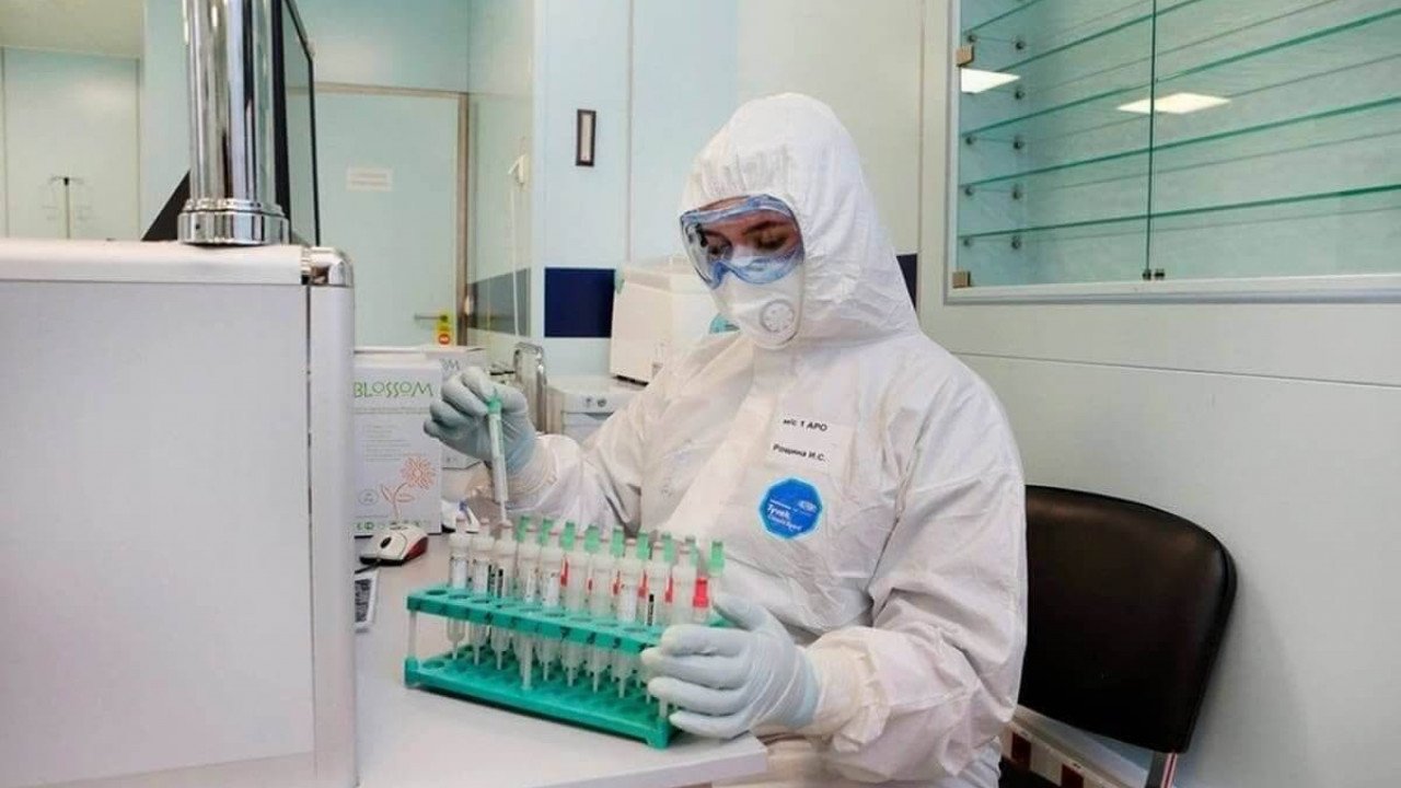 За сутки в Казахстане выявили 1069 больных коронавирусом
